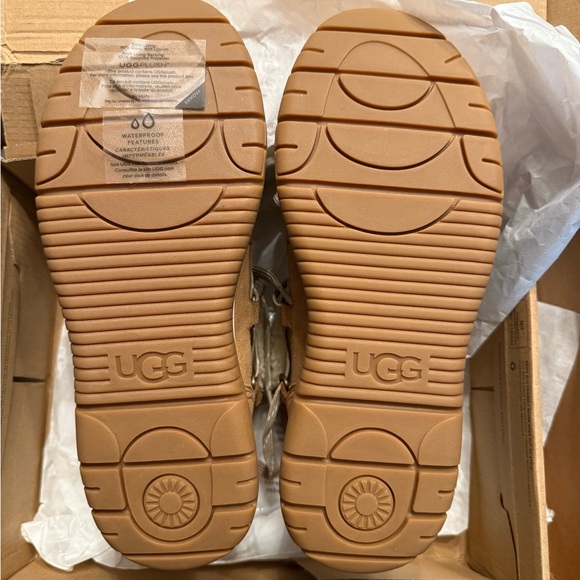 Brand New in Box UGG Lakesider Heritage Lace 8.5 - Picture 3 of 4